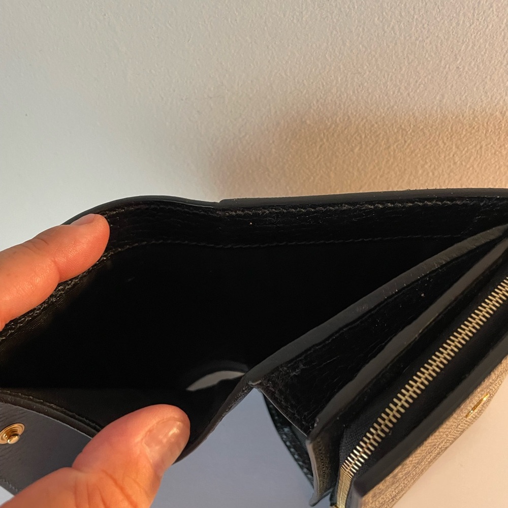 Authentic Gucci Wallet - image 7